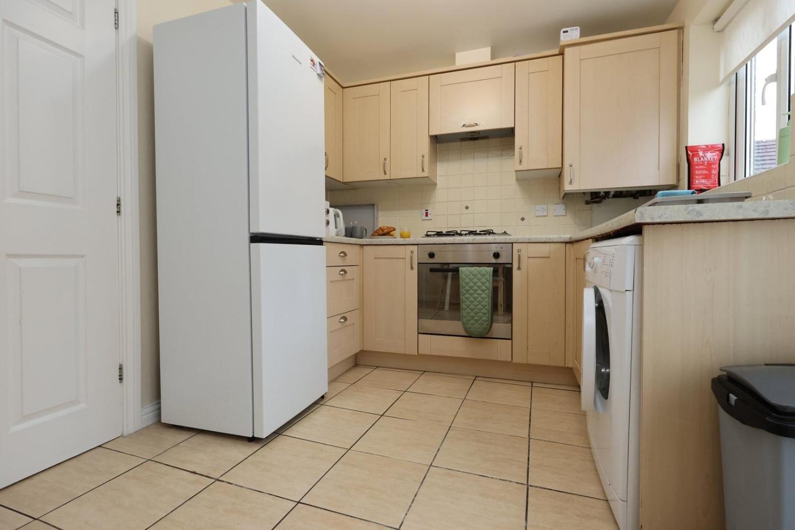 Relaxing 2-Bed Coastal Escape In Port Talbot Apartment Exterior photo